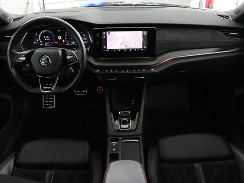 Škoda Octavia 1.4 TSI RS iV PHEV | Head-Up | Stoel & stuurverwarming | Adaptive cruise | Standkachel | Matrix LED | Massage | Alcantara | Camera | Carplay | Memory | Canton Sound | Virtual Cockpit | Side Assist