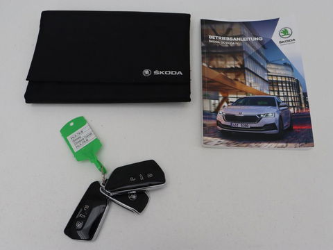 Škoda Octavia 1.4 TSI RS iV PHEV | Head-Up | Stoel & stuurverwarming | Adaptive cruise | Standkachel | Matrix LED | Massage | Alcantara | Camera | Carplay | Memory | Canton Sound | Virtual Cockpit | Side Assist