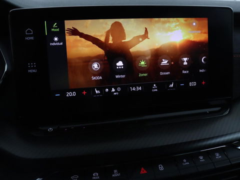 Škoda Octavia 1.4 TSI RS iV PHEV | Head-Up | Stoel & stuurverwarming | Adaptive cruise | Standkachel | Matrix LED | Massage | Alcantara | Camera | Carplay | Memory | Canton Sound | Virtual Cockpit | Side Assist