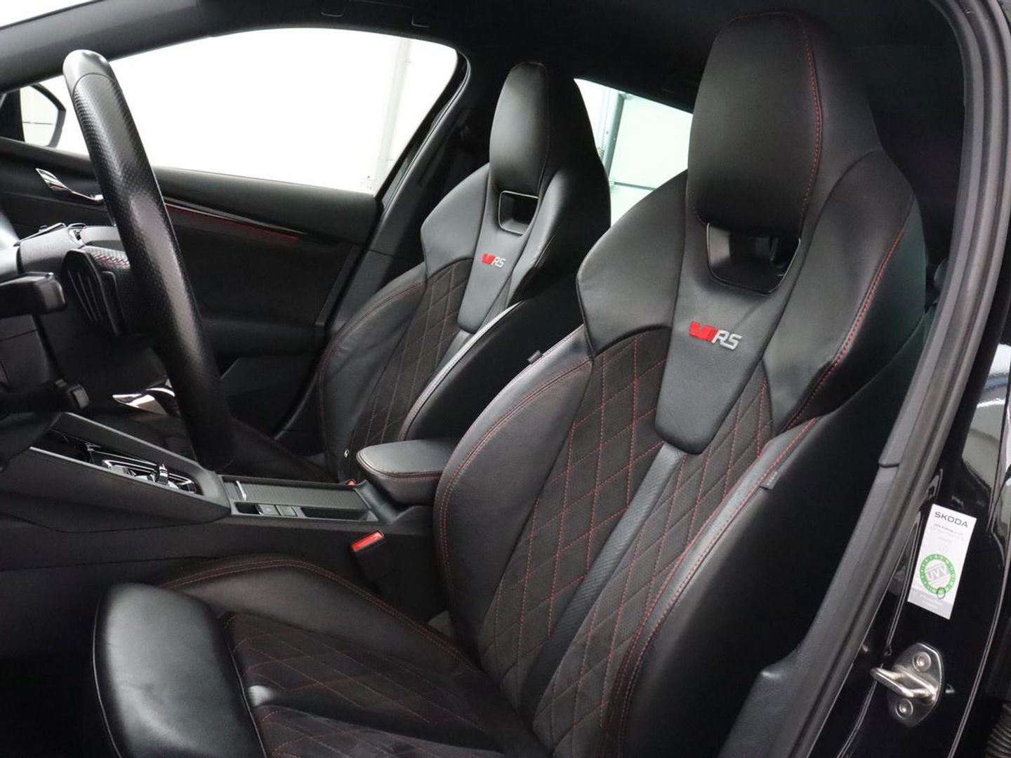 Škoda Octavia 1.4 TSI RS iV PHEV | Head-Up | Stoel & stuurverwarming | Adaptive cruise | Standkachel | Matrix LED | Massage | Alcantara | Camera | Carplay | Memory | Canton Sound | Virtual Cockpit | Side Assist