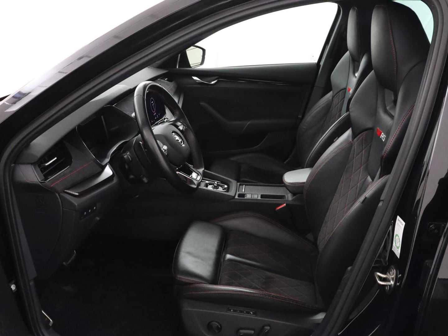 Škoda Octavia 1.4 TSI RS iV PHEV | Head-Up | Stoel & stuurverwarming | Adaptive cruise | Standkachel | Matrix LED | Massage | Alcantara | Camera | Carplay | Memory | Canton Sound | Virtual Cockpit | Side Assist