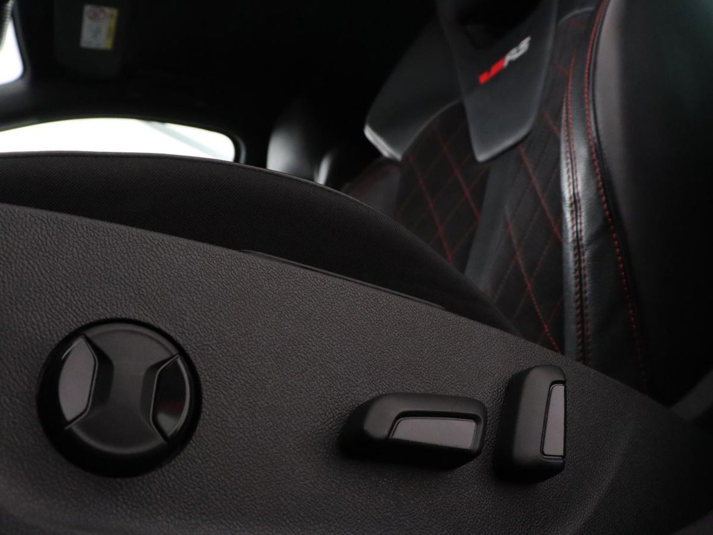 Škoda Octavia 1.4 TSI RS iV PHEV | Head-Up | Stoel & stuurverwarming | Adaptive cruise | Standkachel | Matrix LED | Massage | Alcantara | Camera | Carplay | Memory | Canton Sound | Virtual Cockpit | Side Assist