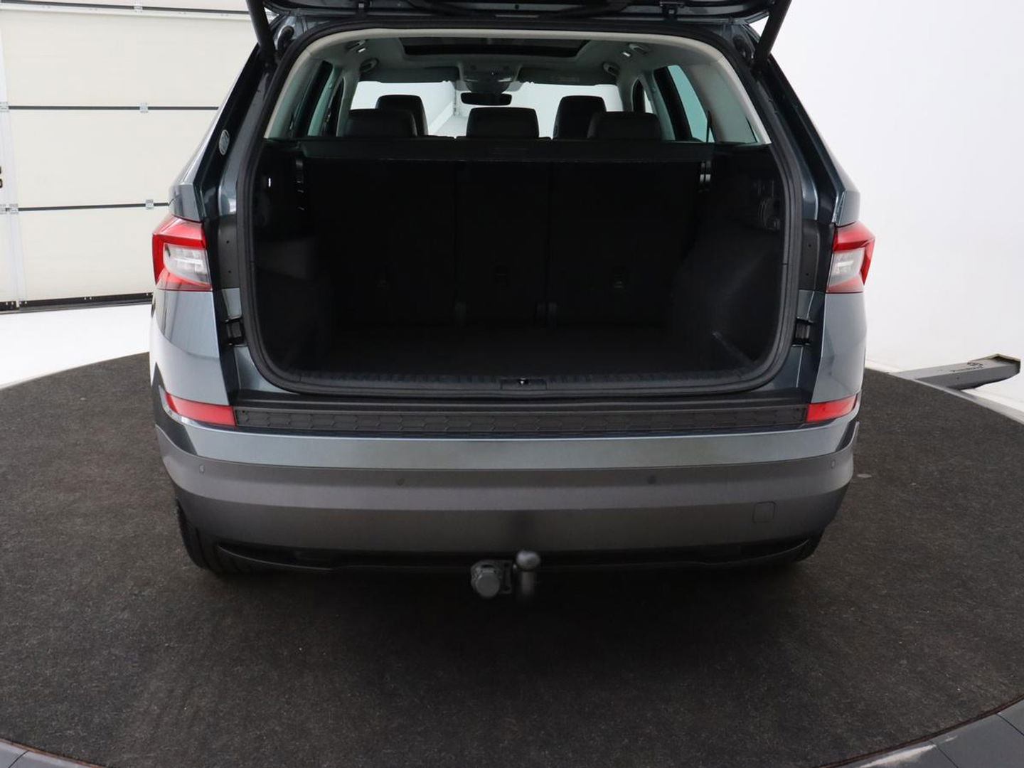 Škoda Kodiaq 1.5 TSI Business Edition | Panoramadak | Stoelverwarming | Adaptive cruise | Trekhaak | Virtual Cockpit | Canton Sound | Keyless | Camera | Navigatie | Carplay | 19'' lichtmetalen velgen