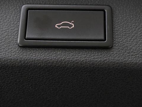 Škoda Kodiaq 1.5 TSI Business Edition | Panoramadak | Stoelverwarming | Adaptive cruise | Trekhaak | Virtual Cockpit | Canton Sound | Keyless | Camera | Navigatie | Carplay | 19'' lichtmetalen velgen