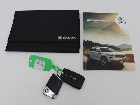 Škoda Kodiaq 1.5 TSI Business Edition | Panoramadak | Stoelverwarming | Adaptive cruise | Trekhaak | Virtual Cockpit | Canton Sound | Keyless | Camera | Navigatie | Carplay | 19'' lichtmetalen velgen
