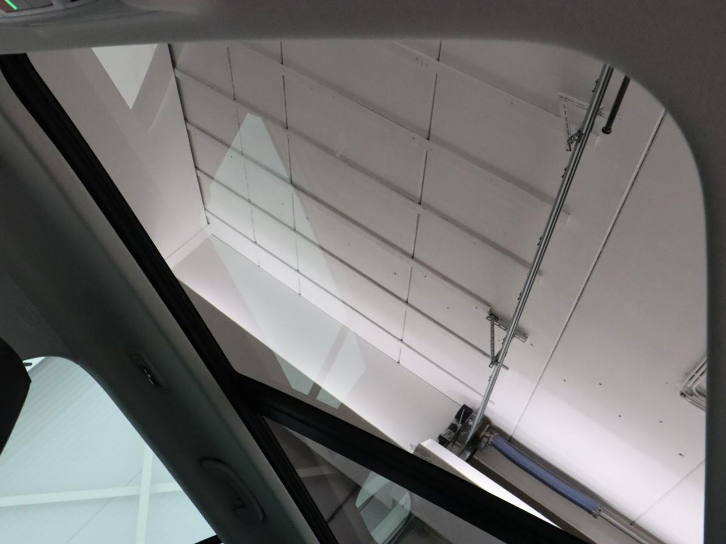 Škoda Kodiaq 1.5 TSI Business Edition | Panoramadak | Stoelverwarming | Adaptive cruise | Trekhaak | Virtual Cockpit | Canton Sound | Keyless | Camera | Navigatie | Carplay | 19'' lichtmetalen velgen