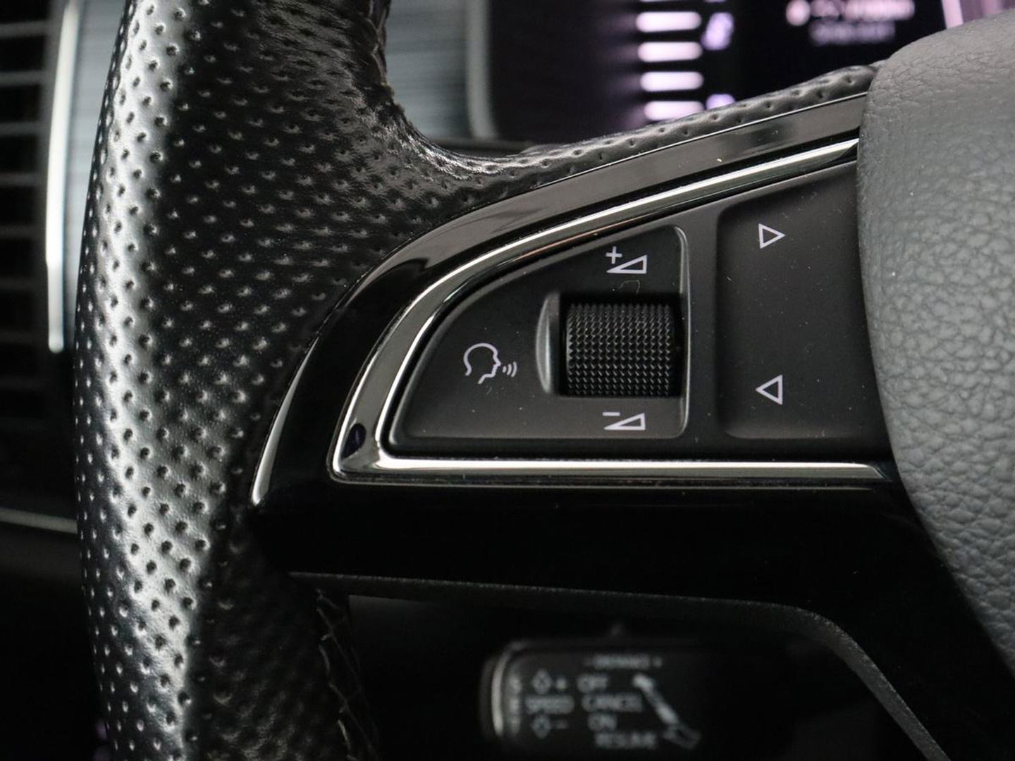 Škoda Kodiaq 1.5 TSI Business Edition | Panoramadak | Stoelverwarming | Adaptive cruise | Trekhaak | Virtual Cockpit | Canton Sound | Keyless | Camera | Navigatie | Carplay | 19'' lichtmetalen velgen