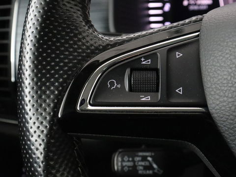 Škoda Kodiaq 1.5 TSI Business Edition | Panoramadak | Stoelverwarming | Adaptive cruise | Trekhaak | Virtual Cockpit | Canton Sound | Keyless | Camera | Navigatie | Carplay | 19'' lichtmetalen velgen