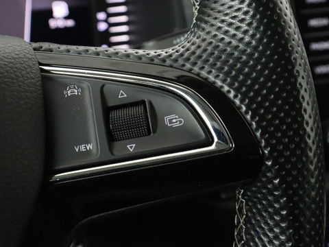 Škoda Kodiaq 1.5 TSI Business Edition | Panoramadak | Stoelverwarming | Adaptive cruise | Trekhaak | Virtual Cockpit | Canton Sound | Keyless | Camera | Navigatie | Carplay | 19'' lichtmetalen velgen