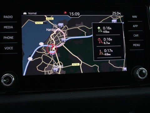 Škoda Kodiaq 1.5 TSI Business Edition | Panoramadak | Stoelverwarming | Adaptive cruise | Trekhaak | Virtual Cockpit | Canton Sound | Keyless | Camera | Navigatie | Carplay | 19'' lichtmetalen velgen