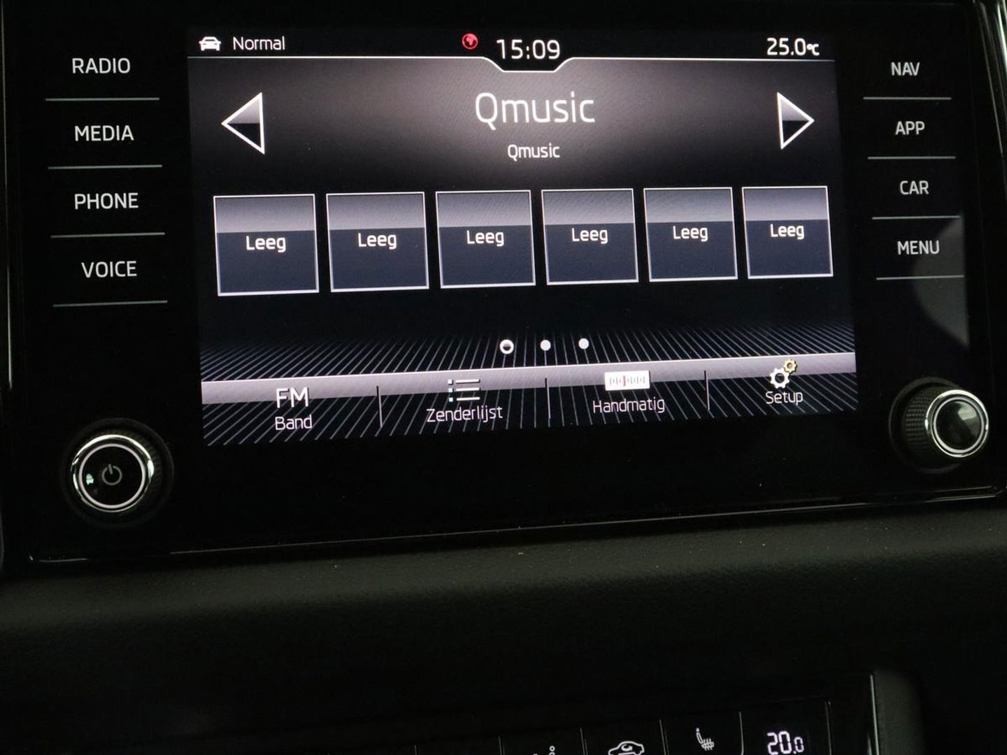 Škoda Kodiaq 1.5 TSI Business Edition | Panoramadak | Stoelverwarming | Adaptive cruise | Trekhaak | Virtual Cockpit | Canton Sound | Keyless | Camera | Navigatie | Carplay | 19'' lichtmetalen velgen