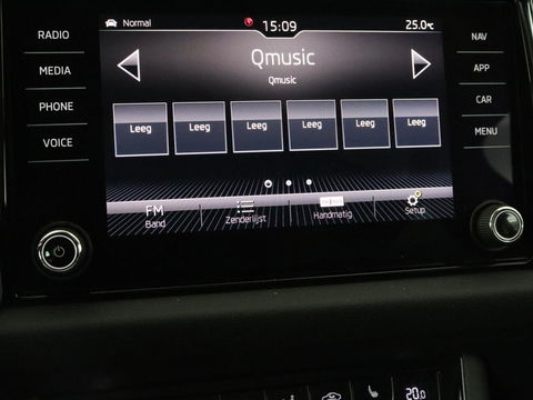 Škoda Kodiaq 1.5 TSI Business Edition | Panoramadak | Stoelverwarming | Adaptive cruise | Trekhaak | Virtual Cockpit | Canton Sound | Keyless | Camera | Navigatie | Carplay | 19'' lichtmetalen velgen
