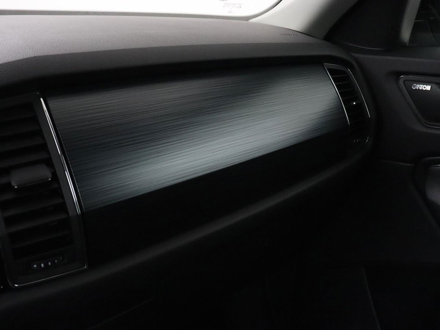 Škoda Kodiaq 1.5 TSI Business Edition | Panoramadak | Stoelverwarming | Adaptive cruise | Trekhaak | Virtual Cockpit | Canton Sound | Keyless | Camera | Navigatie | Carplay | 19'' lichtmetalen velgen
