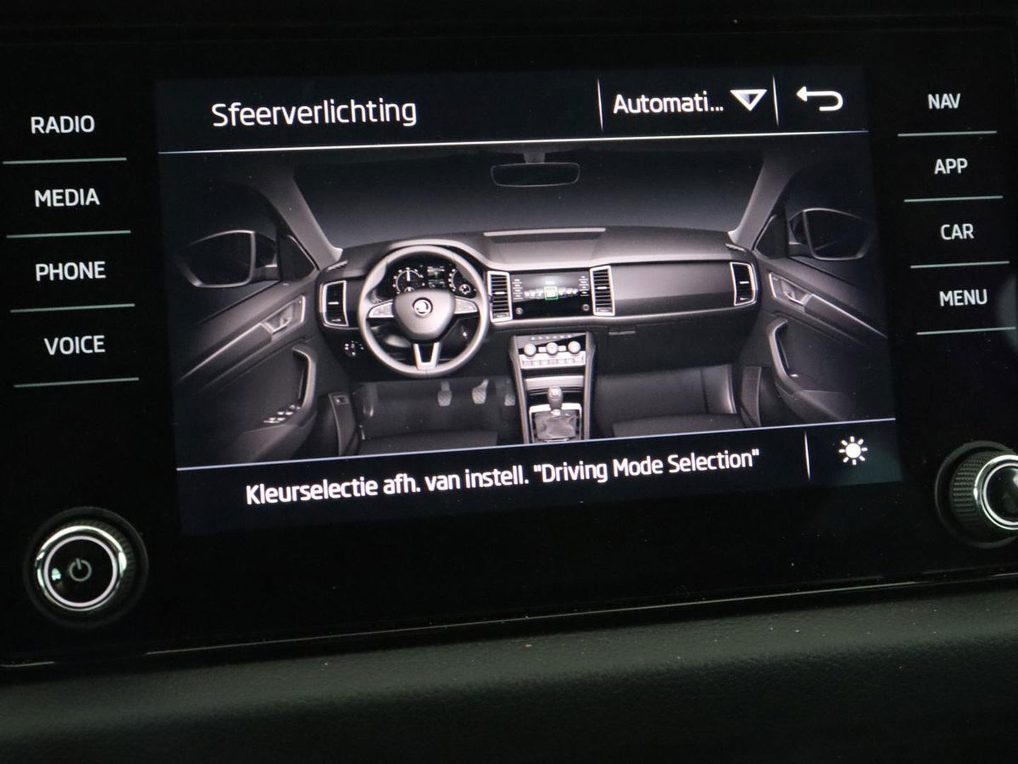 Škoda Kodiaq 1.5 TSI Business Edition | Panoramadak | Stoelverwarming | Adaptive cruise | Trekhaak | Virtual Cockpit | Canton Sound | Keyless | Camera | Navigatie | Carplay | 19'' lichtmetalen velgen