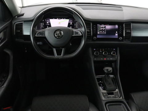 Škoda Kodiaq 1.5 TSI Business Edition | Panoramadak | Stoelverwarming | Adaptive cruise | Trekhaak | Virtual Cockpit | Canton Sound | Keyless | Camera | Navigatie | Carplay | 19'' lichtmetalen velgen