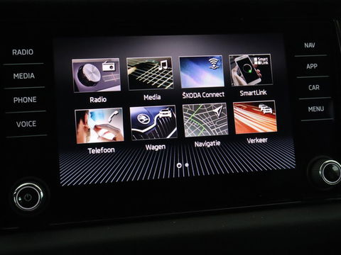 Škoda Kodiaq 1.5 TSI Business Edition | Panoramadak | Stoelverwarming | Adaptive cruise | Trekhaak | Virtual Cockpit | Canton Sound | Keyless | Camera | Navigatie | Carplay | 19'' lichtmetalen velgen