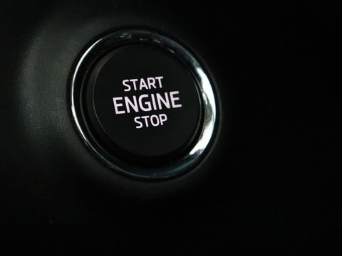 Škoda Kodiaq 1.5 TSI Business Edition | Panoramadak | Stoelverwarming | Adaptive cruise | Trekhaak | Virtual Cockpit | Canton Sound | Keyless | Camera | Navigatie | Carplay | 19'' lichtmetalen velgen