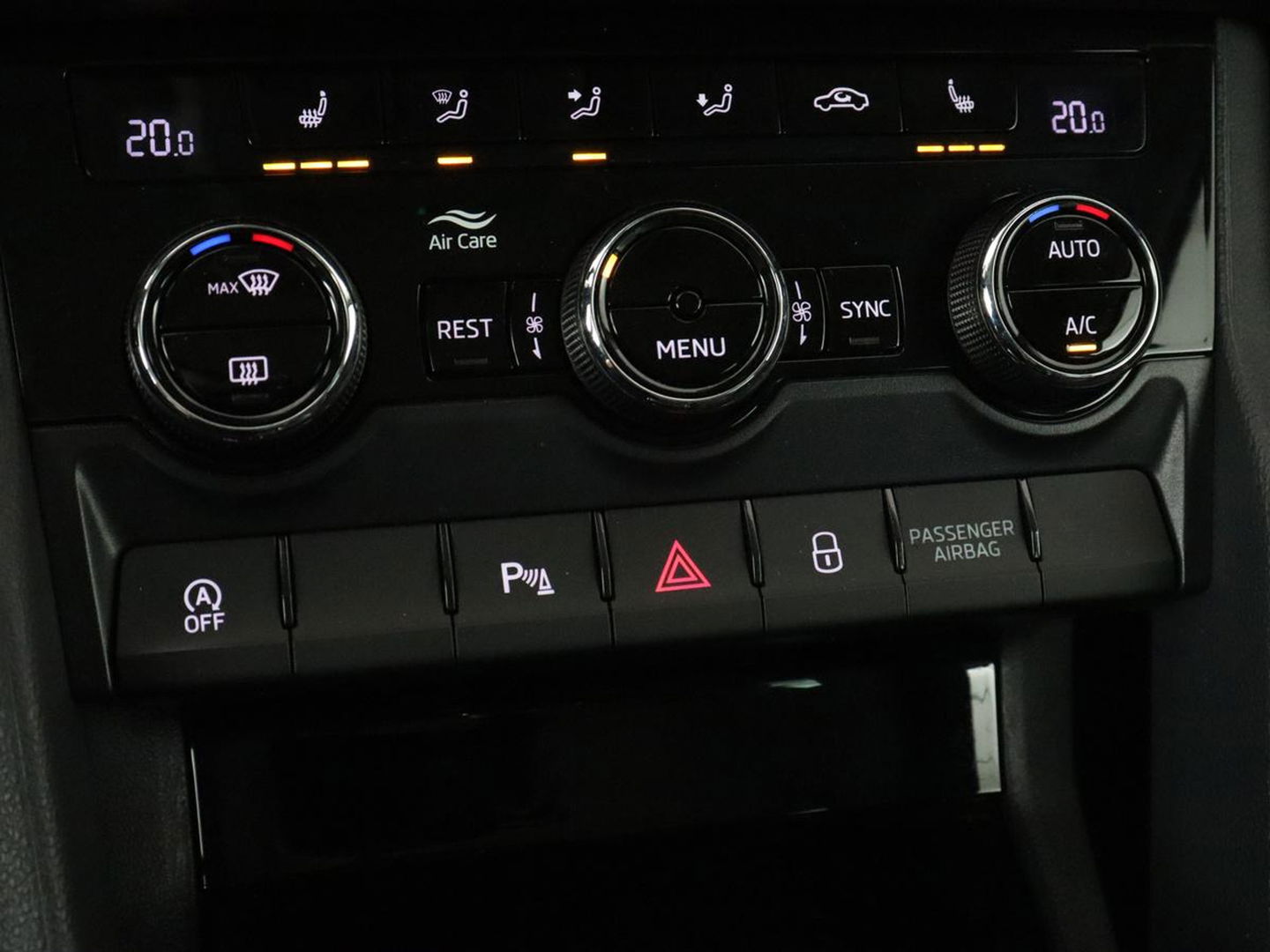 Škoda Kodiaq 1.5 TSI Business Edition | Panoramadak | Stoelverwarming | Adaptive cruise | Trekhaak | Virtual Cockpit | Canton Sound | Keyless | Camera | Navigatie | Carplay | 19'' lichtmetalen velgen