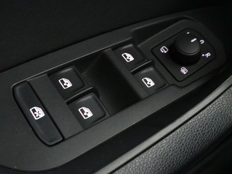 Škoda Kodiaq 1.5 TSI Business Edition | Panoramadak | Stoelverwarming | Adaptive cruise | Trekhaak | Virtual Cockpit | Canton Sound | Keyless | Camera | Navigatie | Carplay | 19'' lichtmetalen velgen