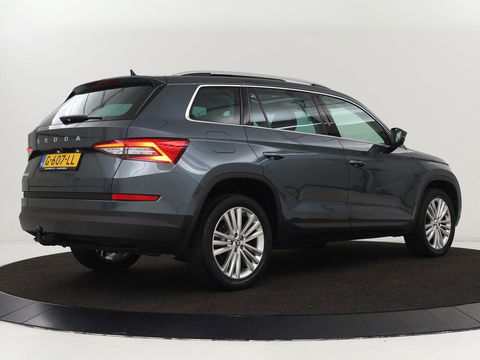 Škoda Kodiaq 1.5 TSI Business Edition | Panoramadak | Stoelverwarming | Adaptive cruise | Trekhaak | Virtual Cockpit | Canton Sound | Keyless | Camera | Navigatie | Carplay | 19'' lichtmetalen velgen