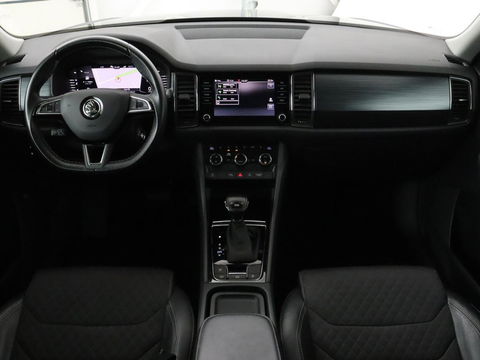Škoda Kodiaq 1.5 TSI Business Edition | Panoramadak | Stoelverwarming | Adaptive cruise | Trekhaak | Virtual Cockpit | Canton Sound | Keyless | Camera | Navigatie | Carplay | 19'' lichtmetalen velgen