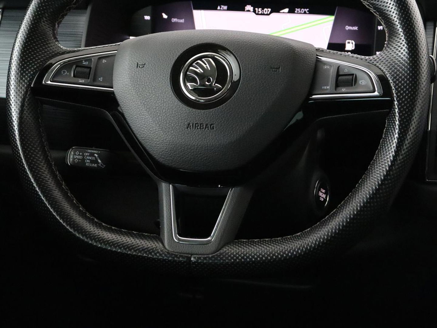 Škoda Kodiaq 1.5 TSI Business Edition | Panoramadak | Stoelverwarming | Adaptive cruise | Trekhaak | Virtual Cockpit | Canton Sound | Keyless | Camera | Navigatie | Carplay | 19'' lichtmetalen velgen