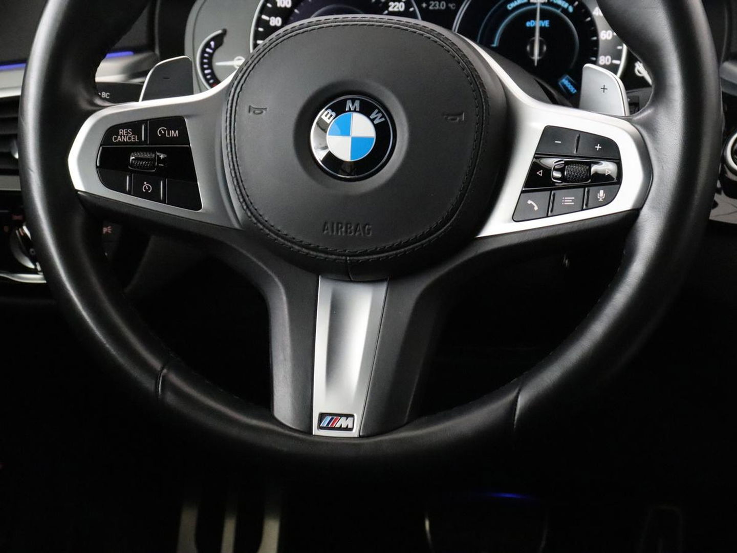 BMW 5 Serie 530e M Sport | Alcantara | Stoelverwarming | Trekhaak | Camera | Sfeerverlichting | Park Assist | Sportstoelen | Navigatie