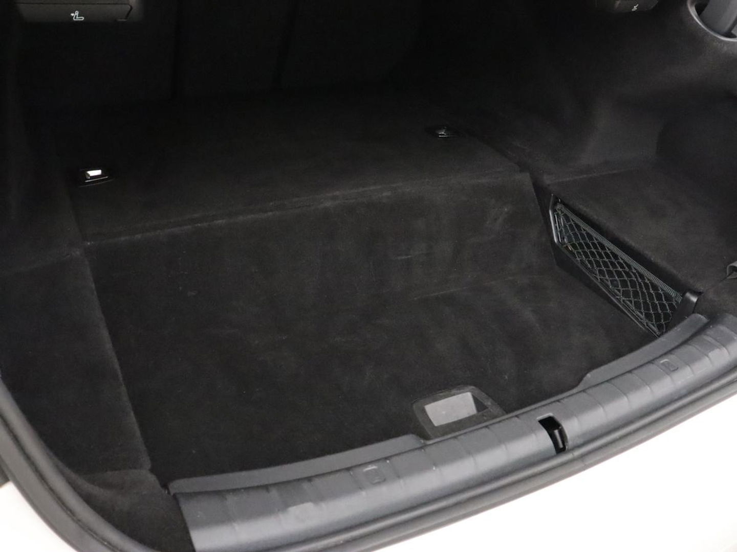 BMW 5 Serie 530e M Sport | Alcantara | Stoelverwarming | Trekhaak | Camera | Sfeerverlichting | Park Assist | Sportstoelen | Navigatie