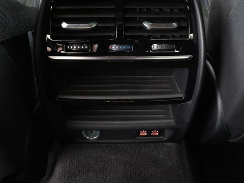 BMW 5 Serie 530e M Sport | Alcantara | Stoelverwarming | Trekhaak | Camera | Sfeerverlichting | Park Assist | Sportstoelen | Navigatie
