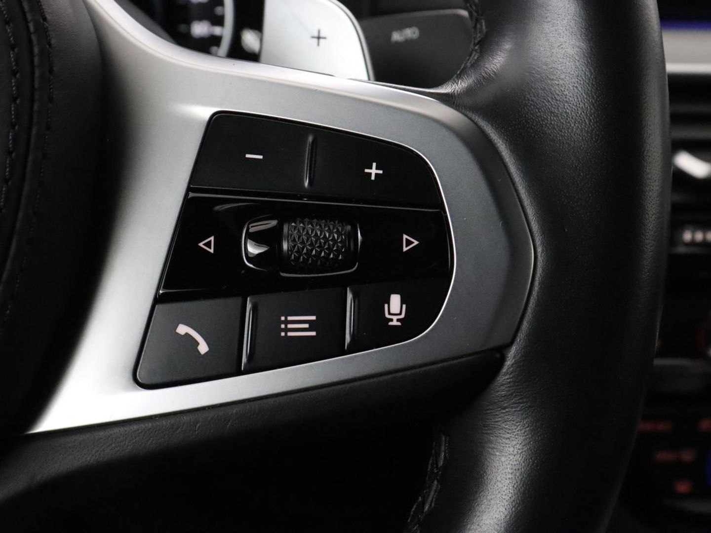 BMW 5 Serie 530e M Sport | Alcantara | Stoelverwarming | Trekhaak | Camera | Sfeerverlichting | Park Assist | Sportstoelen | Navigatie
