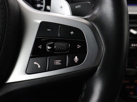 BMW 5 Serie 530e M Sport | Alcantara | Stoelverwarming | Trekhaak | Camera | Sfeerverlichting | Park Assist | Sportstoelen | Navigatie