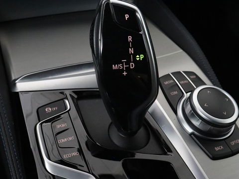 BMW 5 Serie 530e M Sport | Alcantara | Stoelverwarming | Trekhaak | Camera | Sfeerverlichting | Park Assist | Sportstoelen | Navigatie