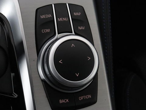 BMW 5 Serie 530e M Sport | Alcantara | Stoelverwarming | Trekhaak | Camera | Sfeerverlichting | Park Assist | Sportstoelen | Navigatie