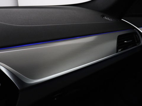 BMW 5 Serie 530e M Sport | Alcantara | Stoelverwarming | Trekhaak | Camera | Sfeerverlichting | Park Assist | Sportstoelen | Navigatie