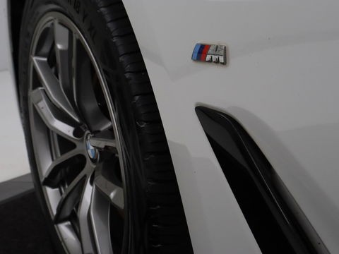 BMW 5 Serie 530e M Sport | Alcantara | Stoelverwarming | Trekhaak | Camera | Sfeerverlichting | Park Assist | Sportstoelen | Navigatie