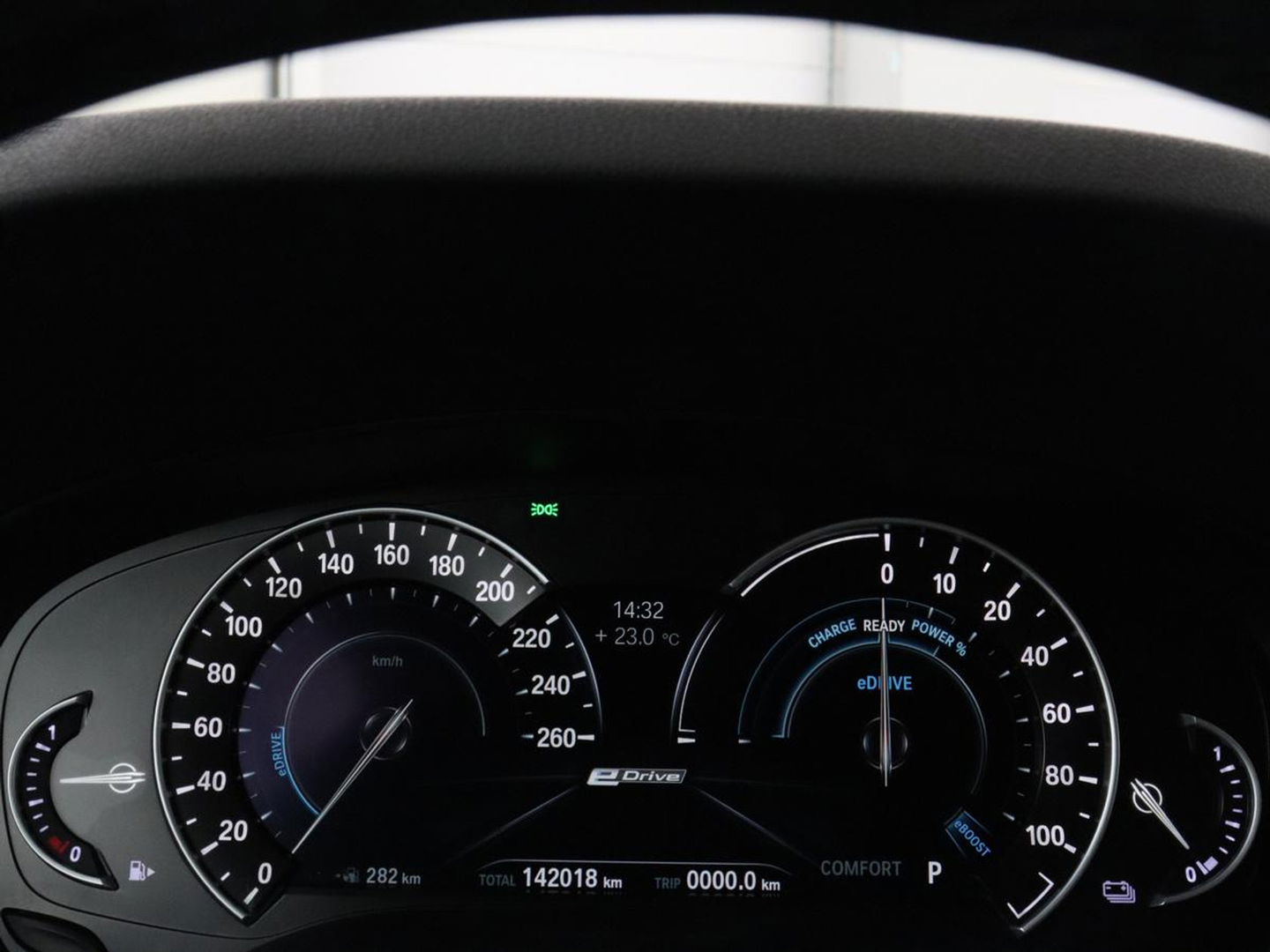BMW 5 Serie 530e M Sport | Alcantara | Stoelverwarming | Trekhaak | Camera | Sfeerverlichting | Park Assist | Sportstoelen | Navigatie