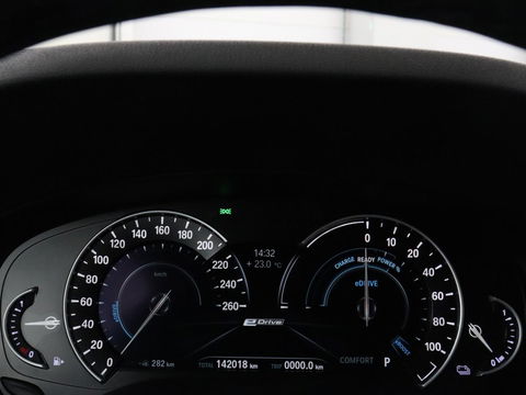 BMW 5 Serie 530e M Sport | Alcantara | Stoelverwarming | Trekhaak | Camera | Sfeerverlichting | Park Assist | Sportstoelen | Navigatie