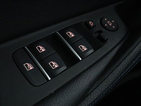 BMW 5 Serie 530e M Sport | Alcantara | Stoelverwarming | Trekhaak | Camera | Sfeerverlichting | Park Assist | Sportstoelen | Navigatie