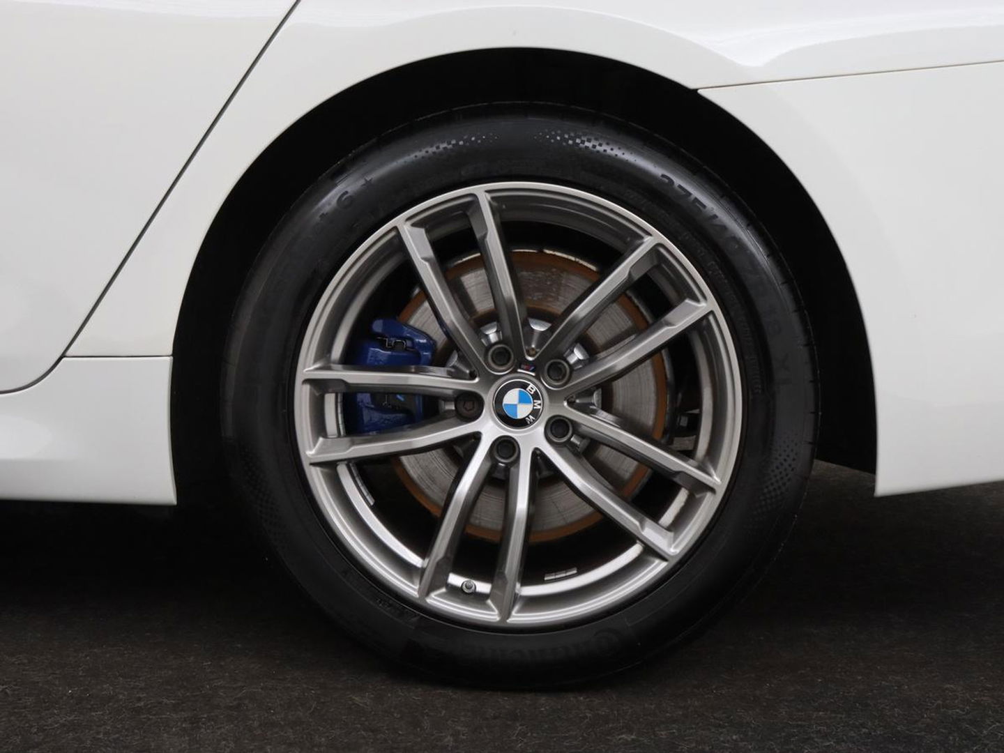 BMW 5 Serie 530e M Sport | Alcantara | Stoelverwarming | Trekhaak | Camera | Sfeerverlichting | Park Assist | Sportstoelen | Navigatie