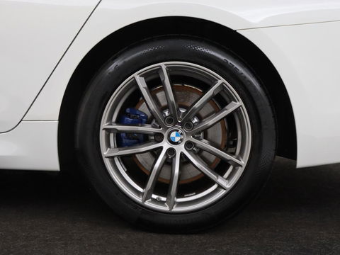BMW 5 Serie 530e M Sport | Alcantara | Stoelverwarming | Trekhaak | Camera | Sfeerverlichting | Park Assist | Sportstoelen | Navigatie