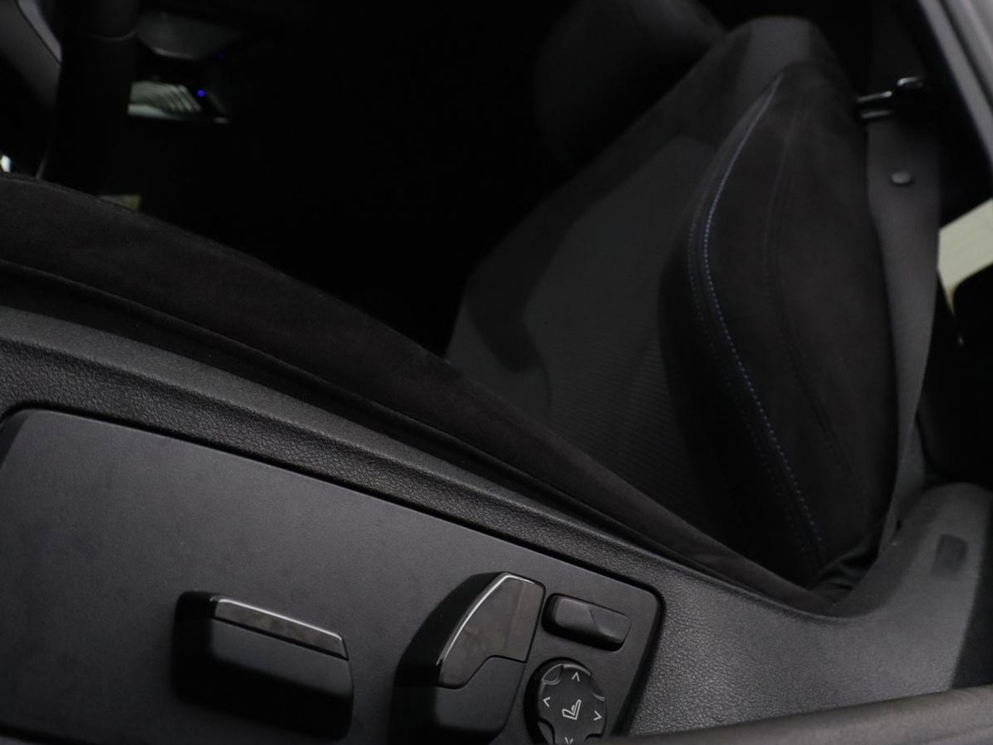 BMW 5 Serie 530e M Sport | Alcantara | Stoelverwarming | Trekhaak | Camera | Sfeerverlichting | Park Assist | Sportstoelen | Navigatie