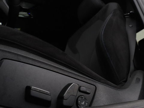 BMW 5 Serie 530e M Sport | Alcantara | Stoelverwarming | Trekhaak | Camera | Sfeerverlichting | Park Assist | Sportstoelen | Navigatie