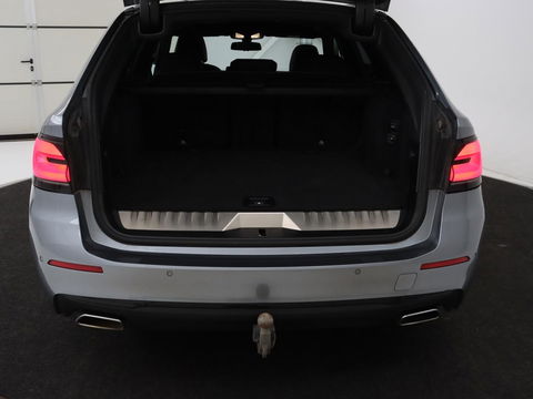 BMW 5 Serie 530e High Executive | Panoramadak | Head-Up | Adaptive cruise | Trekhaak | Bowers & Wilkins | Leder | Stoelverwarming | 360 Camera | Carplay | Keyless | Navigatie