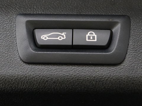 BMW 5 Serie 530e High Executive | Panoramadak | Head-Up | Adaptive cruise | Trekhaak | Bowers & Wilkins | Leder | Stoelverwarming | 360 Camera | Carplay | Keyless | Navigatie
