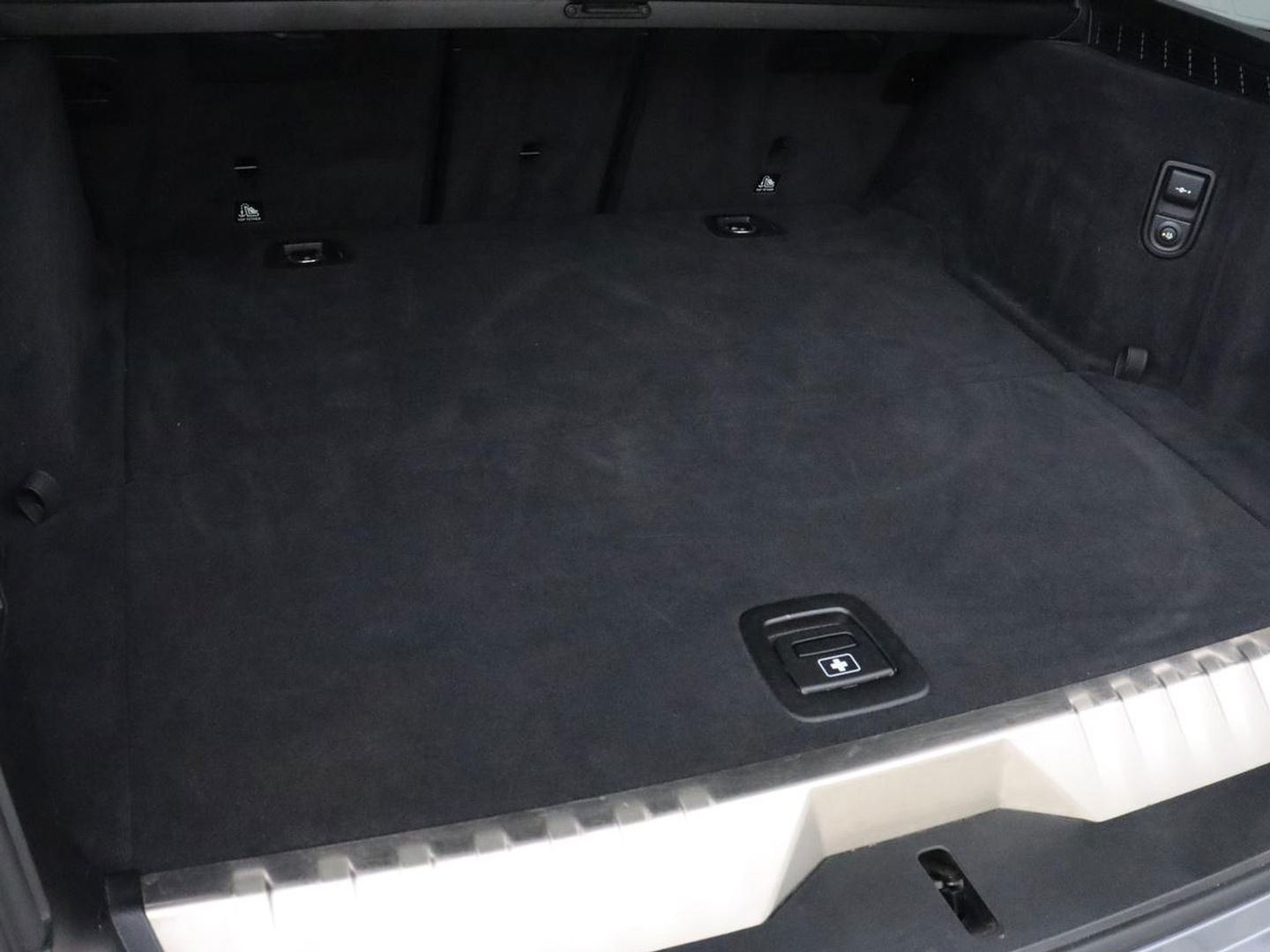 BMW 5 Serie 530e High Executive | Panoramadak | Head-Up | Adaptive cruise | Trekhaak | Bowers & Wilkins | Leder | Stoelverwarming | 360 Camera | Carplay | Keyless | Navigatie