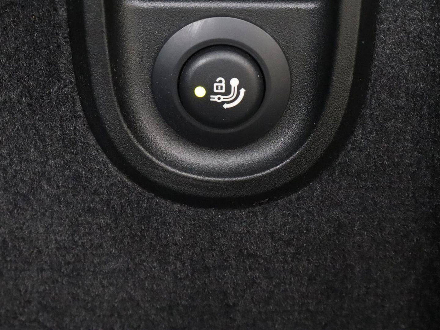 BMW 5 Serie 530e High Executive | Panoramadak | Head-Up | Adaptive cruise | Trekhaak | Bowers & Wilkins | Leder | Stoelverwarming | 360 Camera | Carplay | Keyless | Navigatie