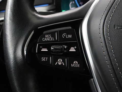 BMW 5 Serie 530e High Executive | Panoramadak | Head-Up | Adaptive cruise | Trekhaak | Bowers & Wilkins | Leder | Stoelverwarming | 360 Camera | Carplay | Keyless | Navigatie