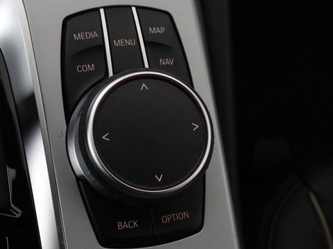 BMW 5 Serie 530e High Executive | Panoramadak | Head-Up | Adaptive cruise | Trekhaak | Bowers & Wilkins | Leder | Stoelverwarming | 360 Camera | Carplay | Keyless | Navigatie