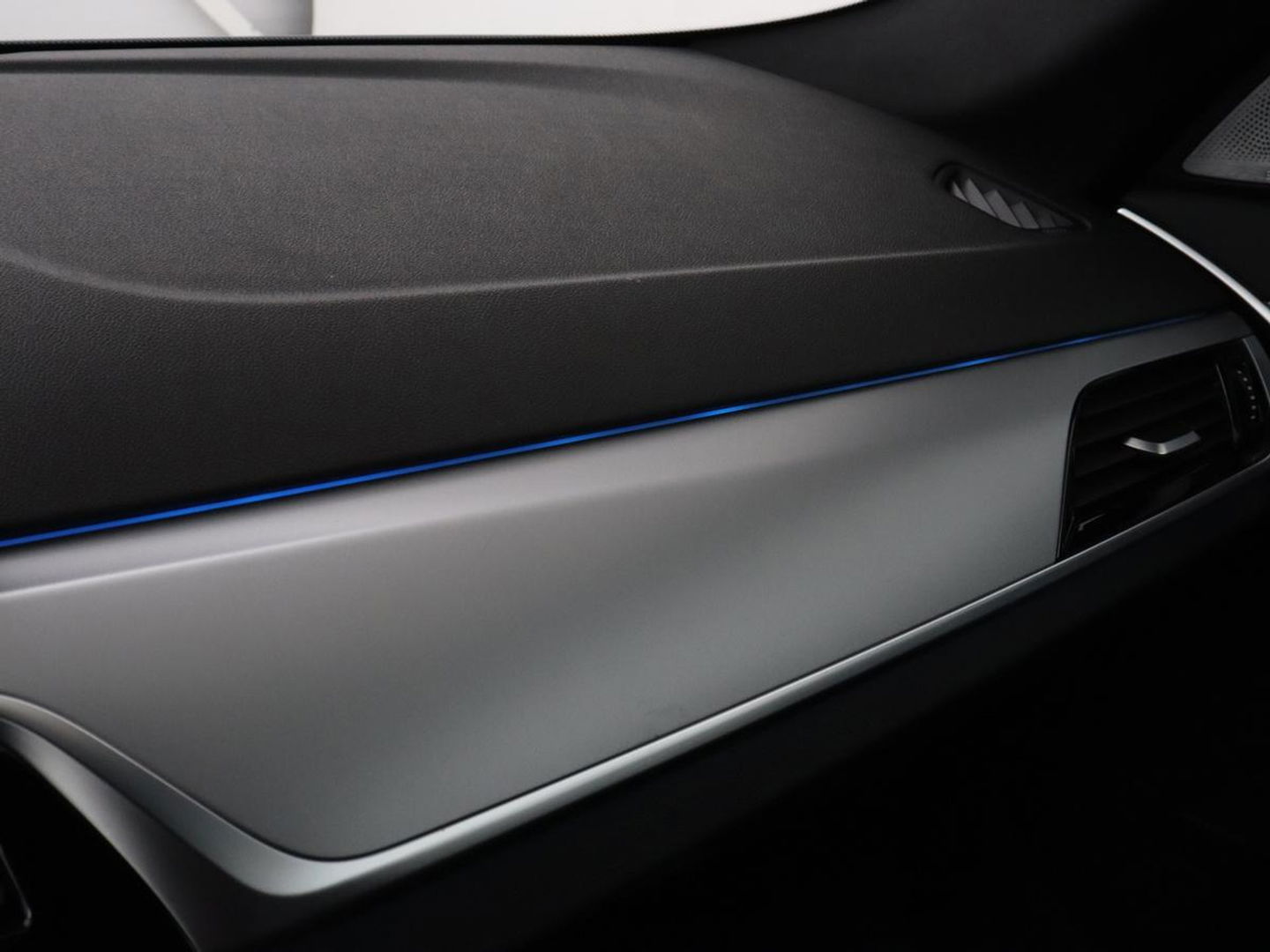 BMW 5 Serie 530e High Executive | Panoramadak | Head-Up | Adaptive cruise | Trekhaak | Bowers & Wilkins | Leder | Stoelverwarming | 360 Camera | Carplay | Keyless | Navigatie
