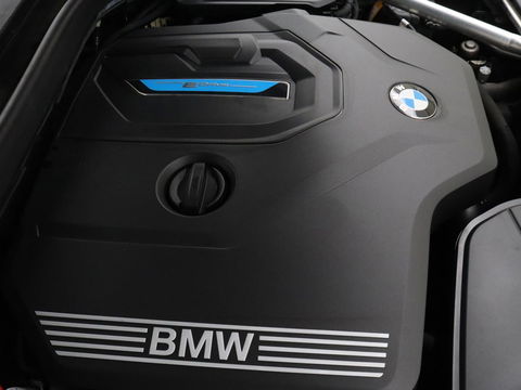 BMW 5 Serie 530e High Executive | Panoramadak | Head-Up | Adaptive cruise | Trekhaak | Bowers & Wilkins | Leder | Stoelverwarming | 360 Camera | Carplay | Keyless | Navigatie